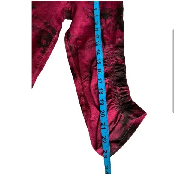 Lululemon size small bundle cropped leggings size 4! - Picture 4 of 16